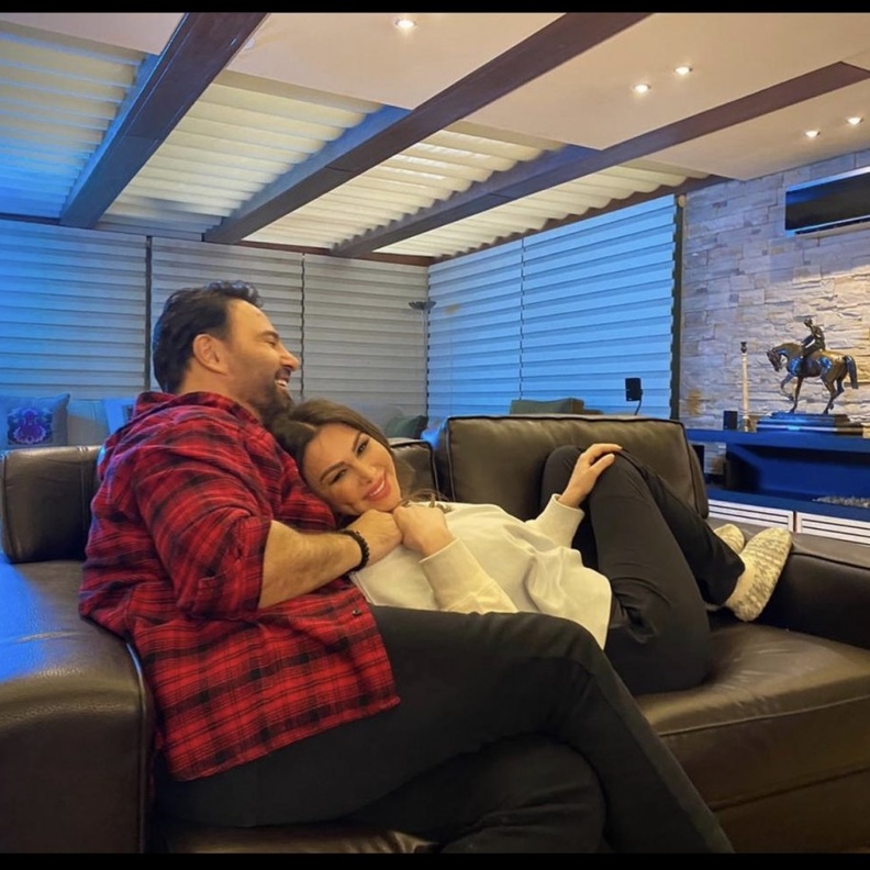 صورة لطيفة تجمع عاصي الحلاني وزوجته كوليت في المنزل خلال الحجر الصحي