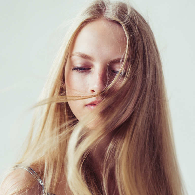 وصفات طبيعية لعلاج تزييت الشعر أثناء الحجر المنزلي