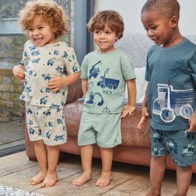 NEXT تعـيد تشغيل موقعها الإلكتروني والمستودعات ومراكز التوزيع بالسعودية