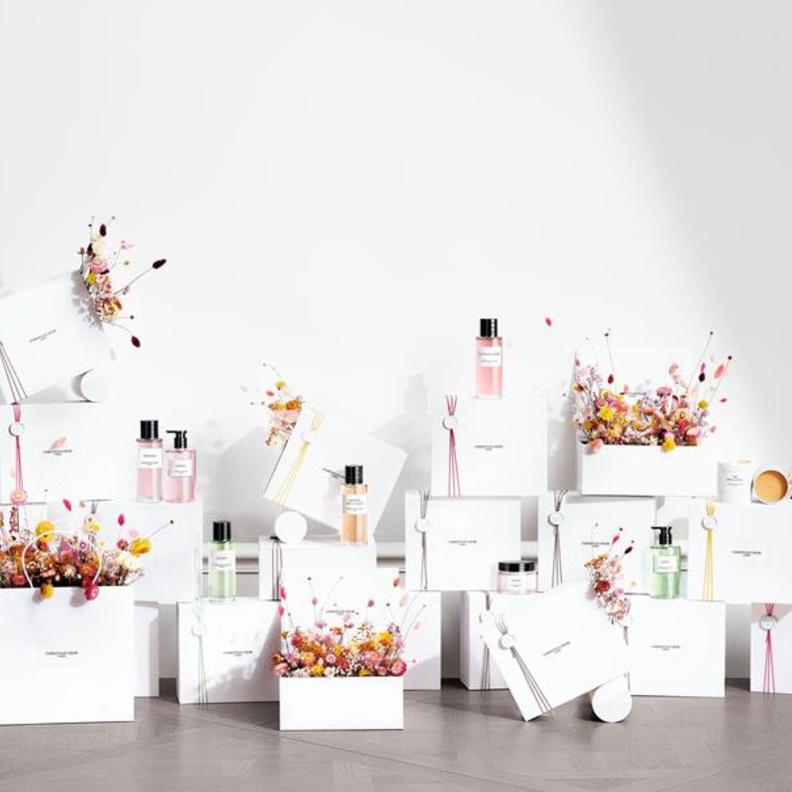إطلاق مجموعة عطور ومستحضرات تجميل Dior عبر الإنترنت