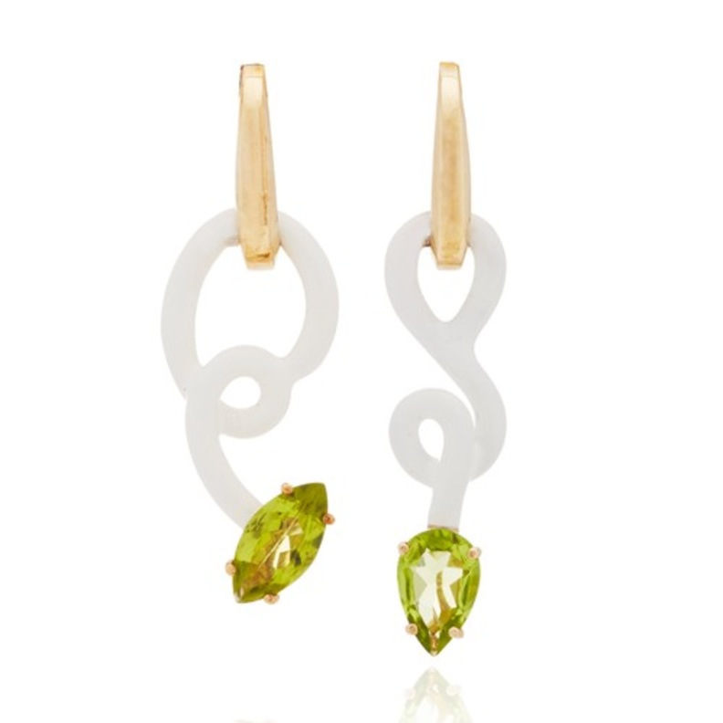  اقراط من الذهب والبيريدوت من Bea Bongiasca