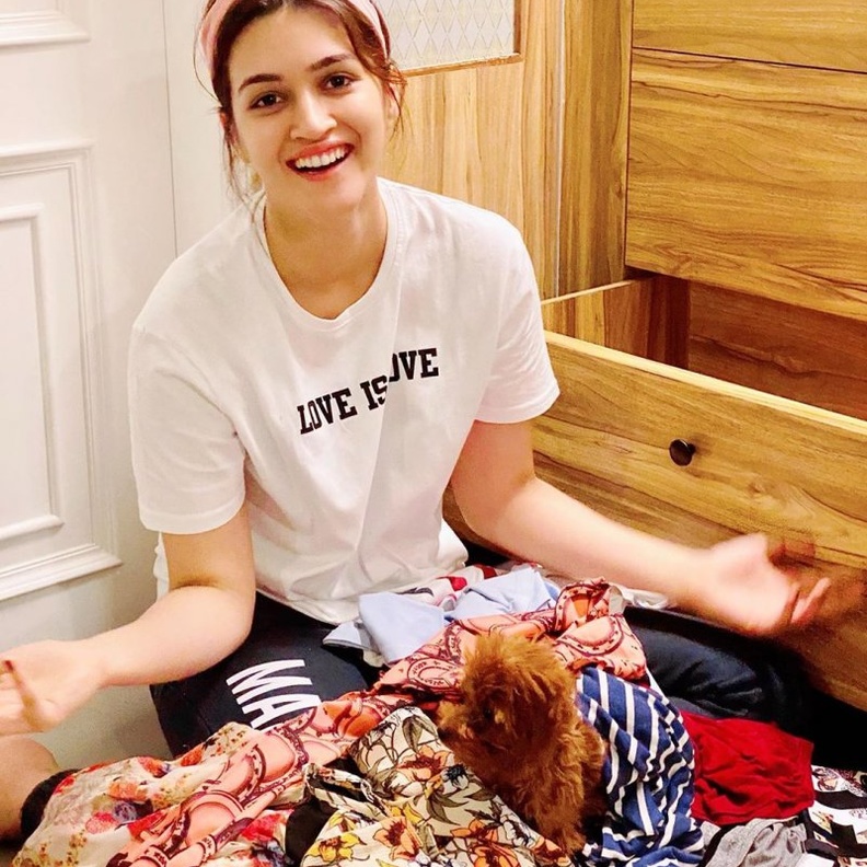  نجمات بوليوود ينشغلن بالتنظيف خلال فترة العزلة الصحية