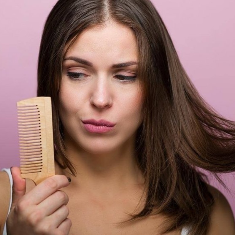 تخلصي من تساقط شعرك باستخدامك ماء الكزبرة