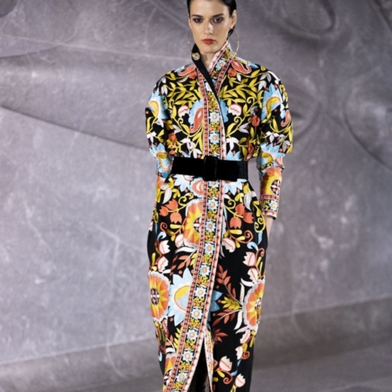 أجمل قفاطين صيفية مطبعة بالورود من ماركات عالمية في رمضان 2020 من Naeem Khan