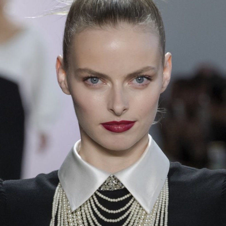 اجمل الوان شفاه بتدرجات الأحمر الداكن اختاريها لرمضان 2020 من Badgley Mischka