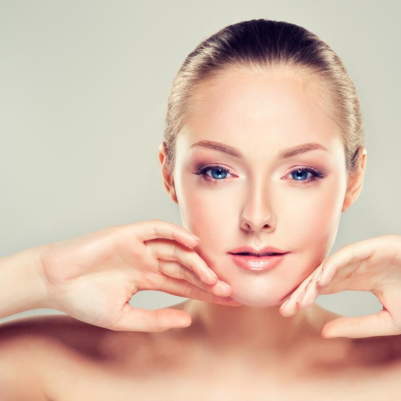 ماسكات يومية للعناية بالبشرة الدهنية في الصيف