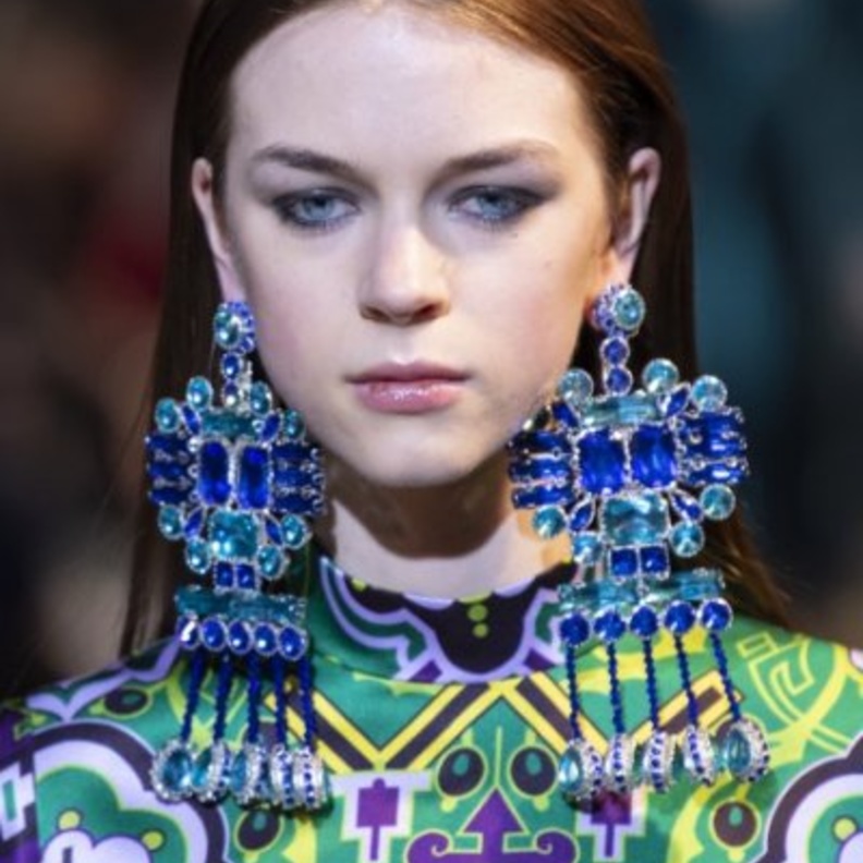 أقراط بارزة وصارخة من أندرو جي ان Andrew 