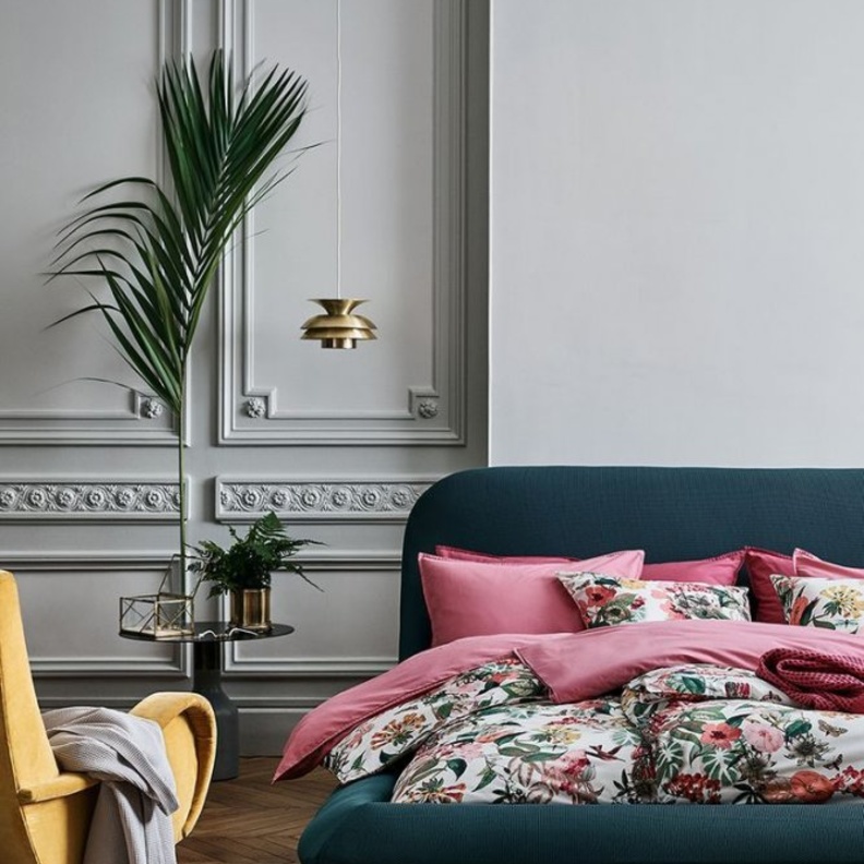 تصاميم أثاث عصري ضمن غرفة نوم أنيقة وكلاسيك