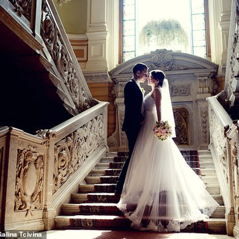  عروسين يتعرضان للاستهجان بسبب طلب غريب