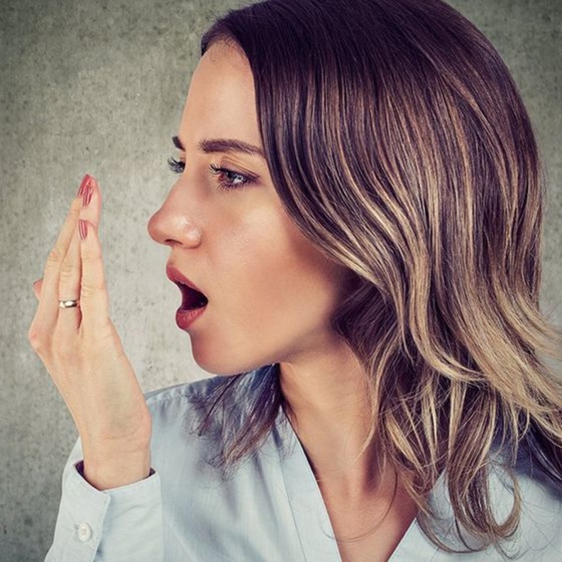 نصائح فعالة للتخلص من رائحة الفم الكريهة في رمضان
