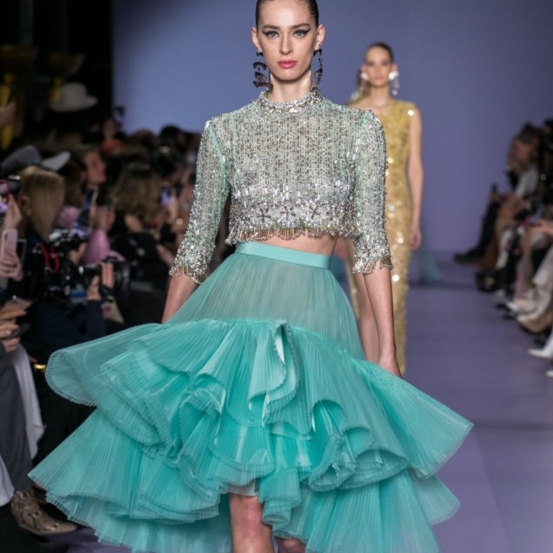  فستان ميدي مع تنورة منفوشة من جورج حبيقة