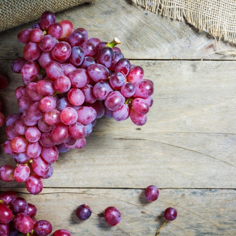 فوائد العنب على الريق