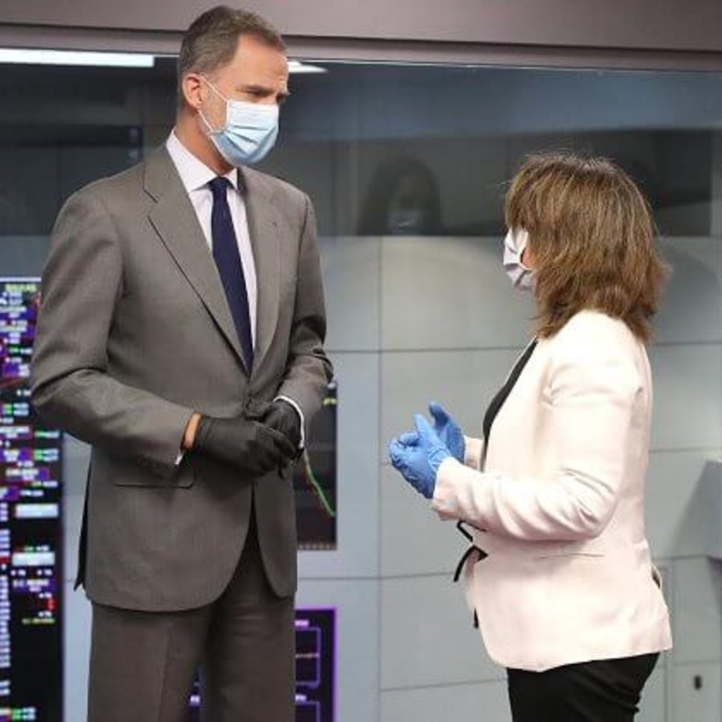 ملك وملكة إسبانيا ظهرا بقناع طبي