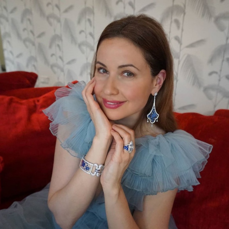  ريا أبي راشد ترتدي مجوهرات جيد JadeJewellery