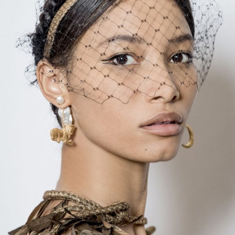 اجمل صيحات مكياج صيف 2020 مع الآيلاينر البارز من DIOR