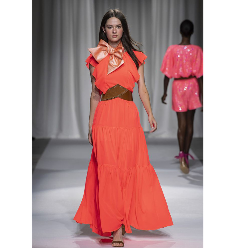 اطلالات صيفية مرحة باللون المرجاني لرمضان 2020 من Aniye By