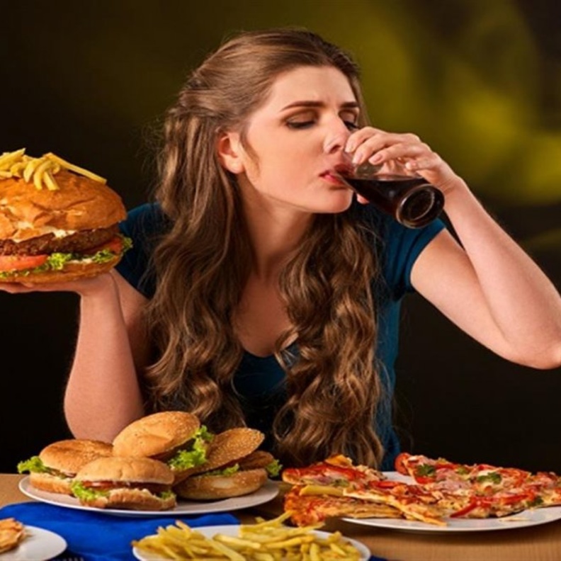  اضرار الافراط في تناول الطعام في رمضان