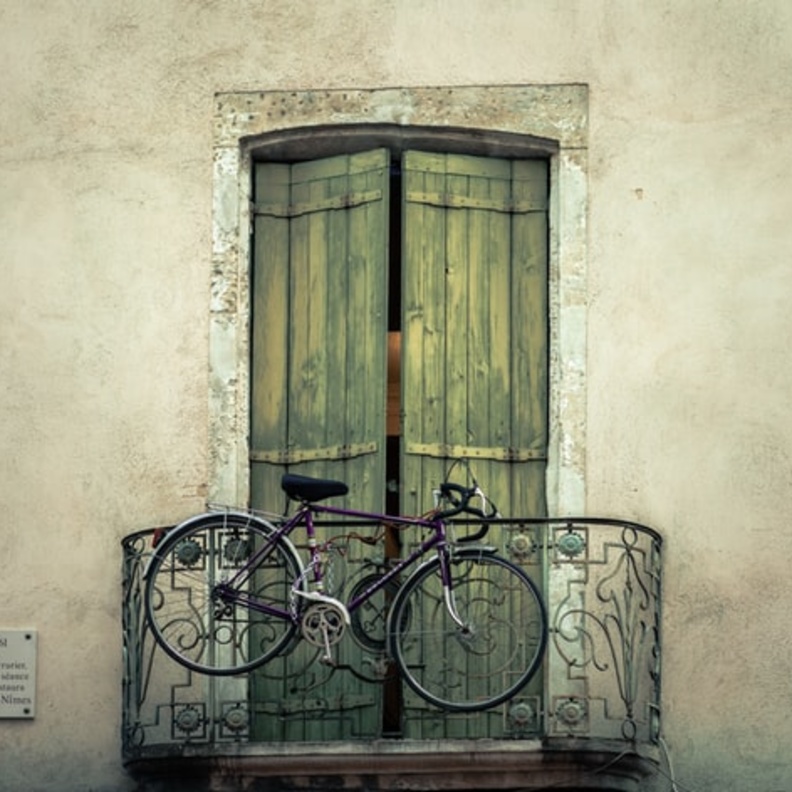  جدران نيم -Hugues de BUYER-MIMEURE