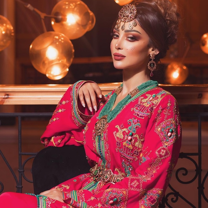  احدث موديلات قفاطين مغربية فاخرة لعيد الفطر مستوحاة من اطلالات بسمه بوسيل