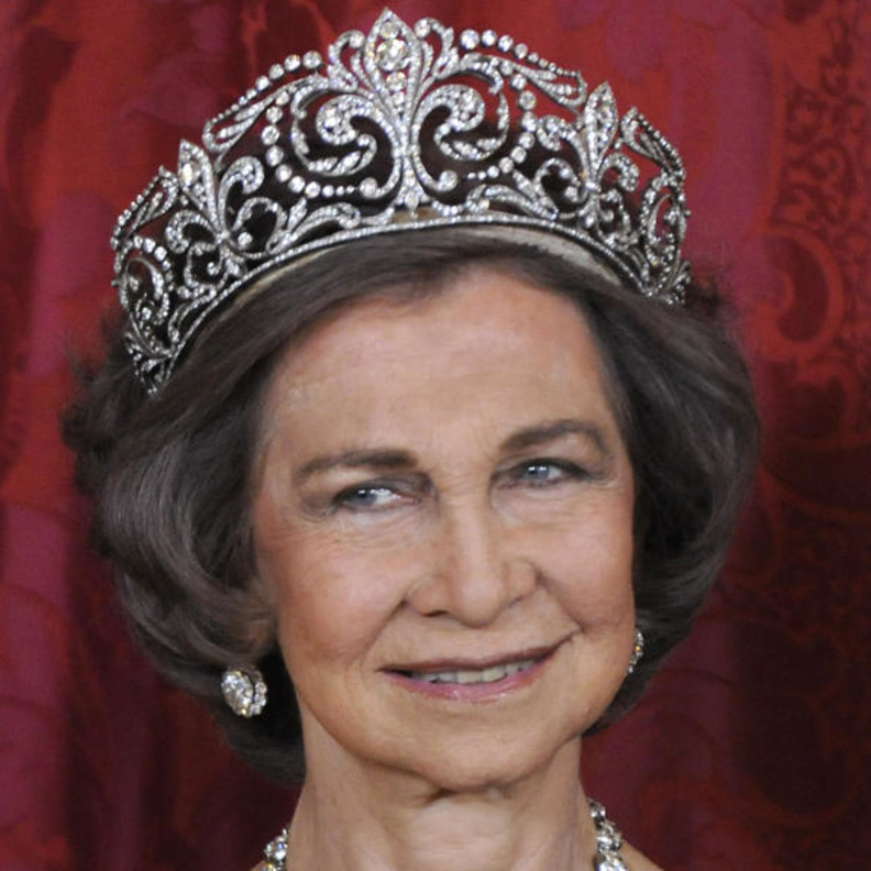  الملكة صوفيا ترتدي تاج The Fleur de Lys Tiara