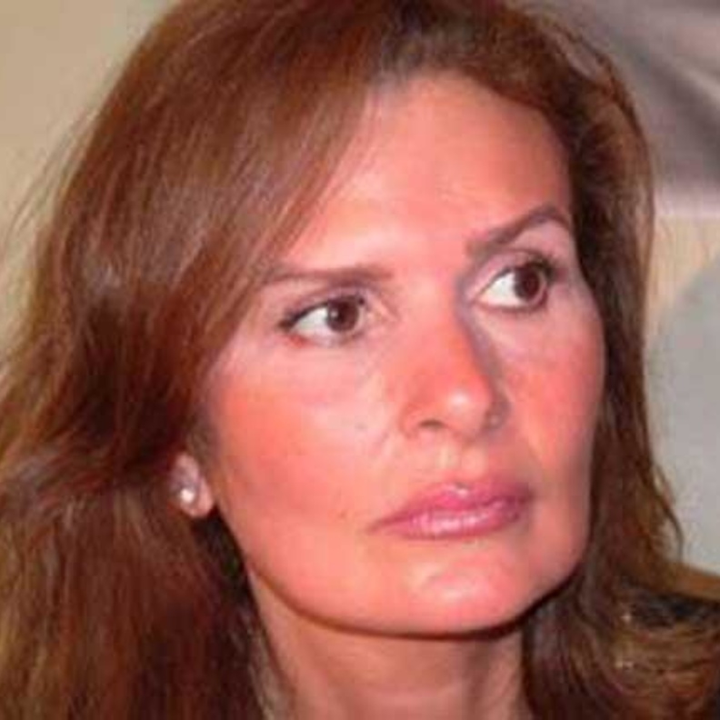 يسرا تنعي طبيبها ومنقذها من الموت