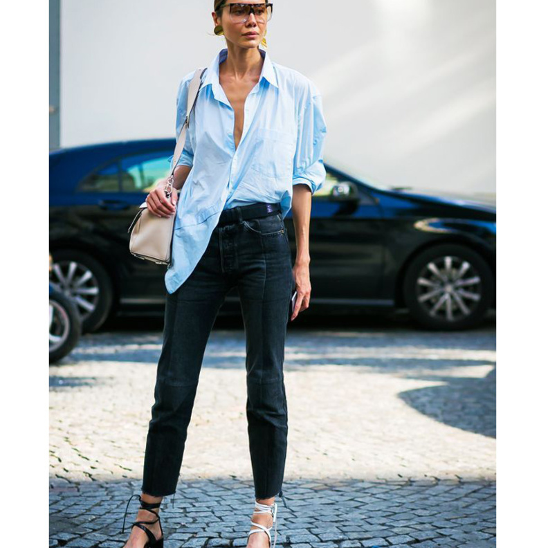 تنسيقات عصرية هذا الموسم في القميص الأزرق