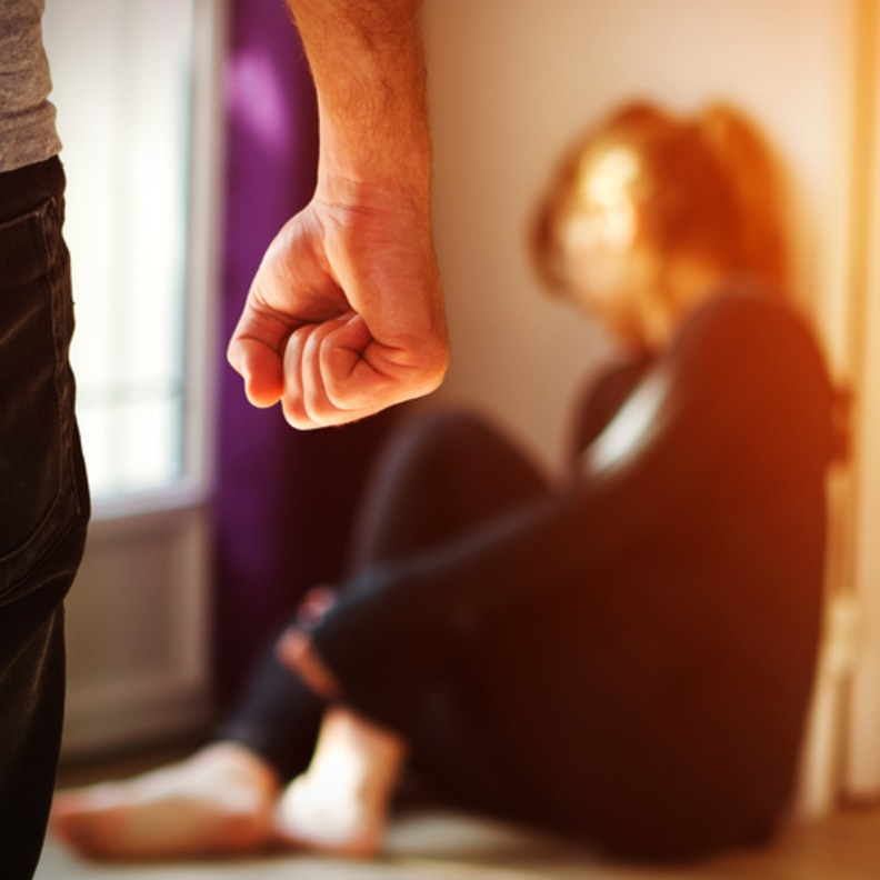 ما هي أسباب ضرب الزوج لزوجته