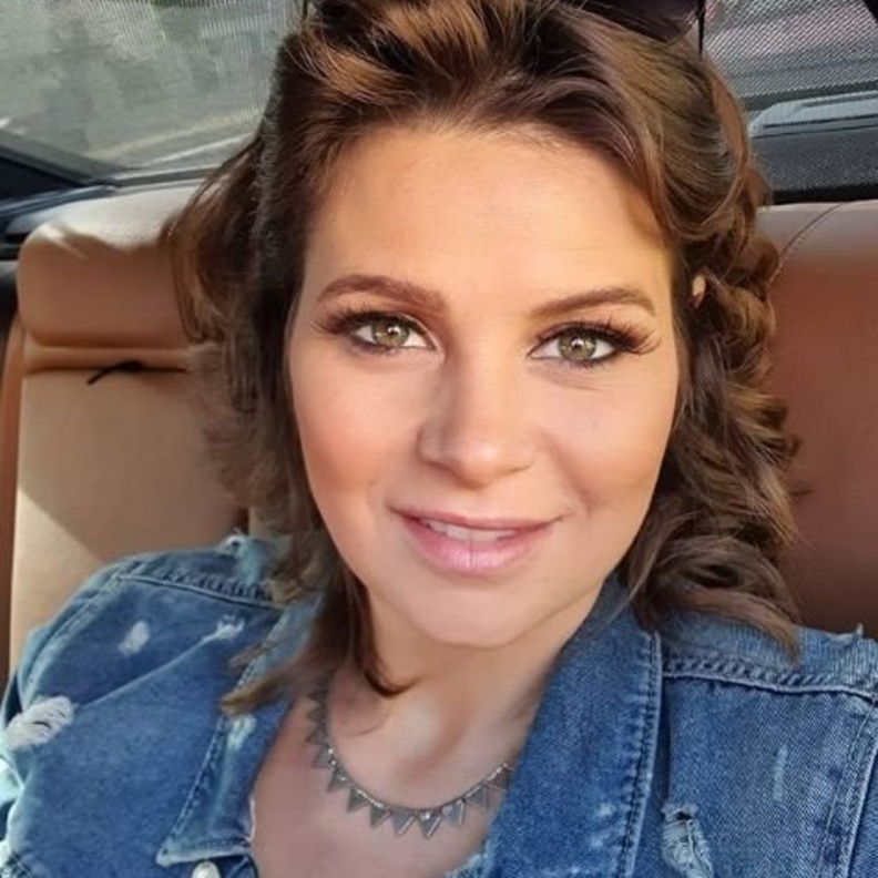 يسرا اللوزي