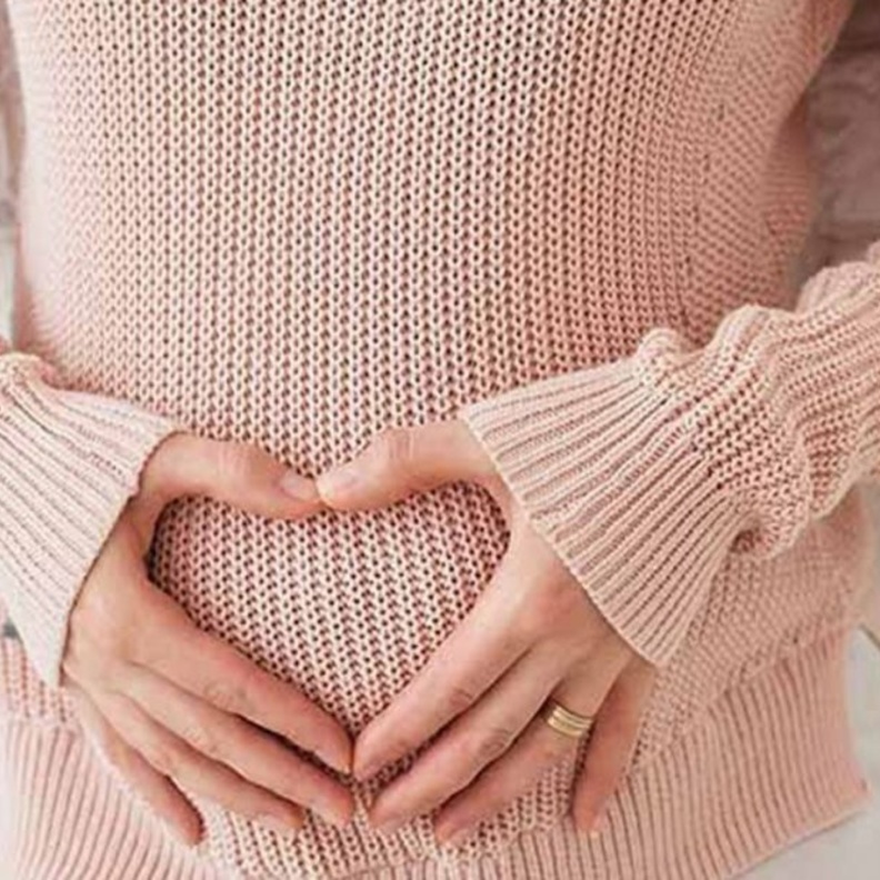 كيف تكون إفرازات الحمل في الشهر الأول