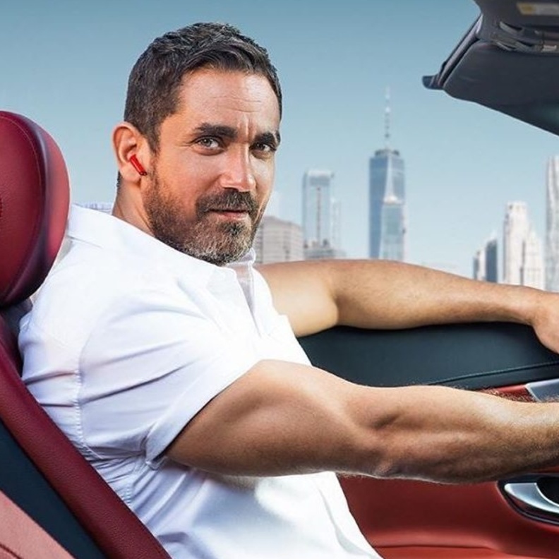  ستايل شبابي بالقميص الأبيض الصيفي مع الساعة الجذابة