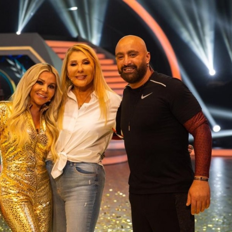 نادية الجندي في برنامج "اغلب السقا"