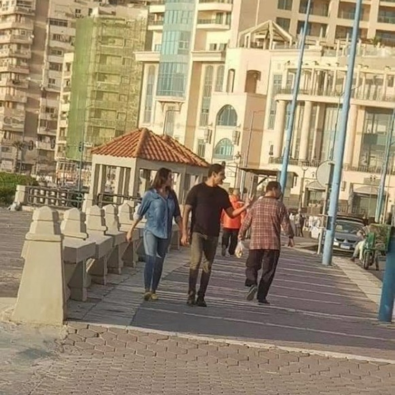 ياسمين صبري واحمد ابو هشيمة على كورنيش الاسكندرية
