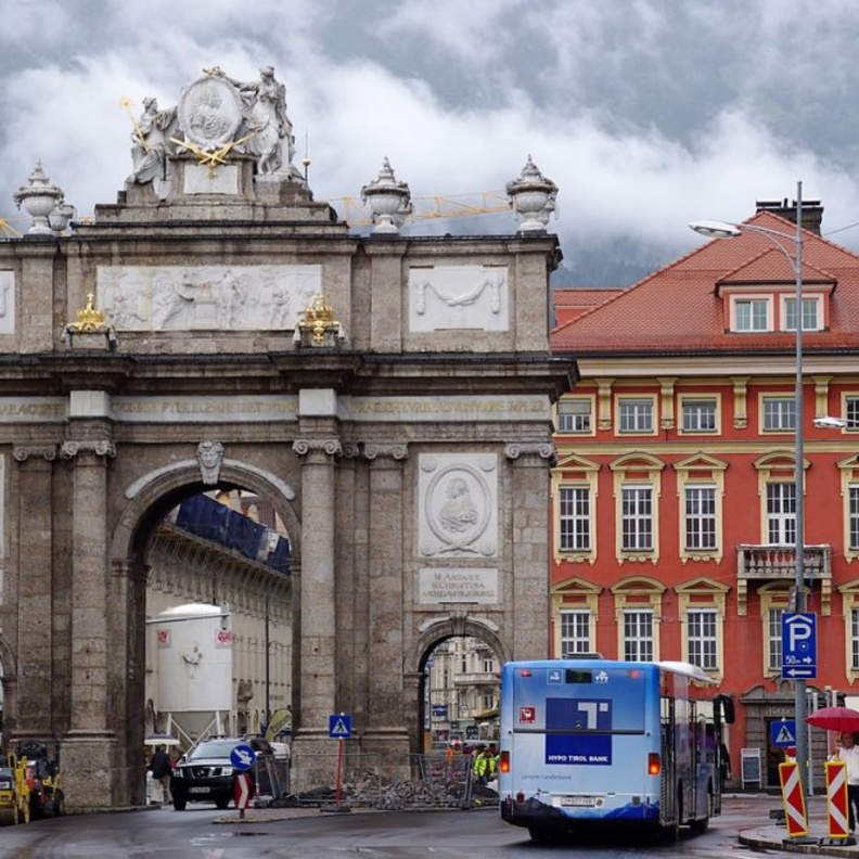 قوس النصر من أفضل أماكن سياحية في انسبروك- بواسطة Jakub Hałun