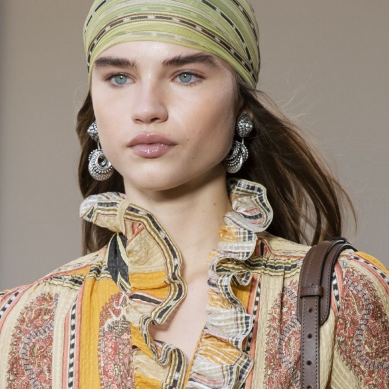 اكسسوارات شعر الباند الامامي العريض من دار Etro