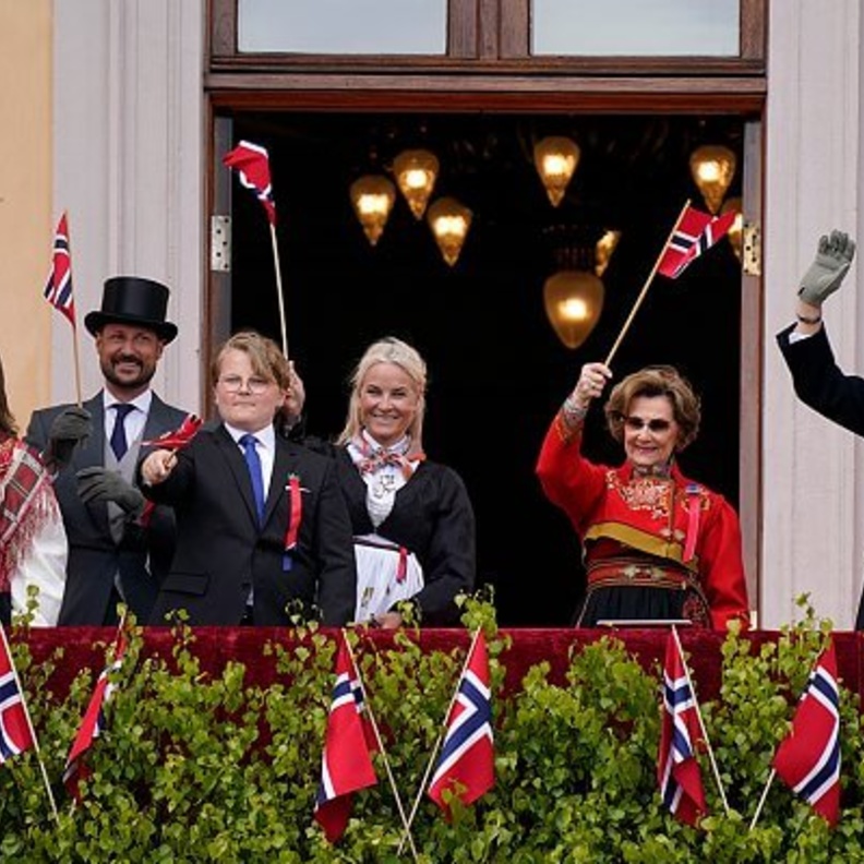 العائلة المالكة النرويجية تحتفل باليوم الوطني للنرويج