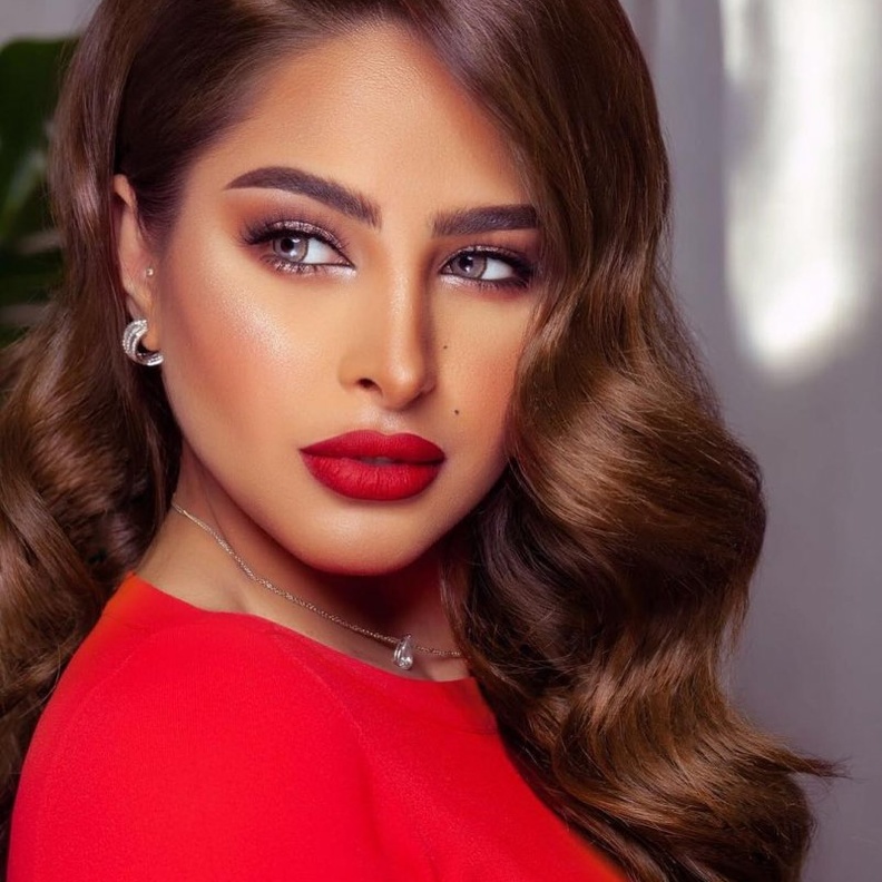  طريقة وضع مكياج شرقي وبرونزي لعيد الفطر مستوحى من اطلالات فوز الفهد الجمالية