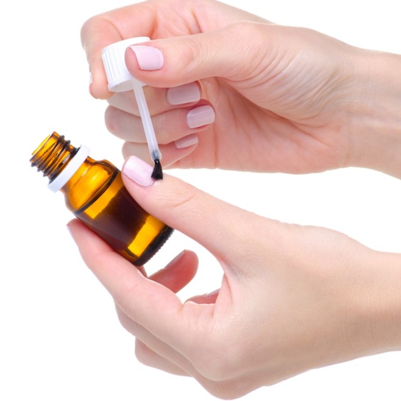 أفضل سيروم لإصلاح الأظافر وترطيب الجلد المحيط بها