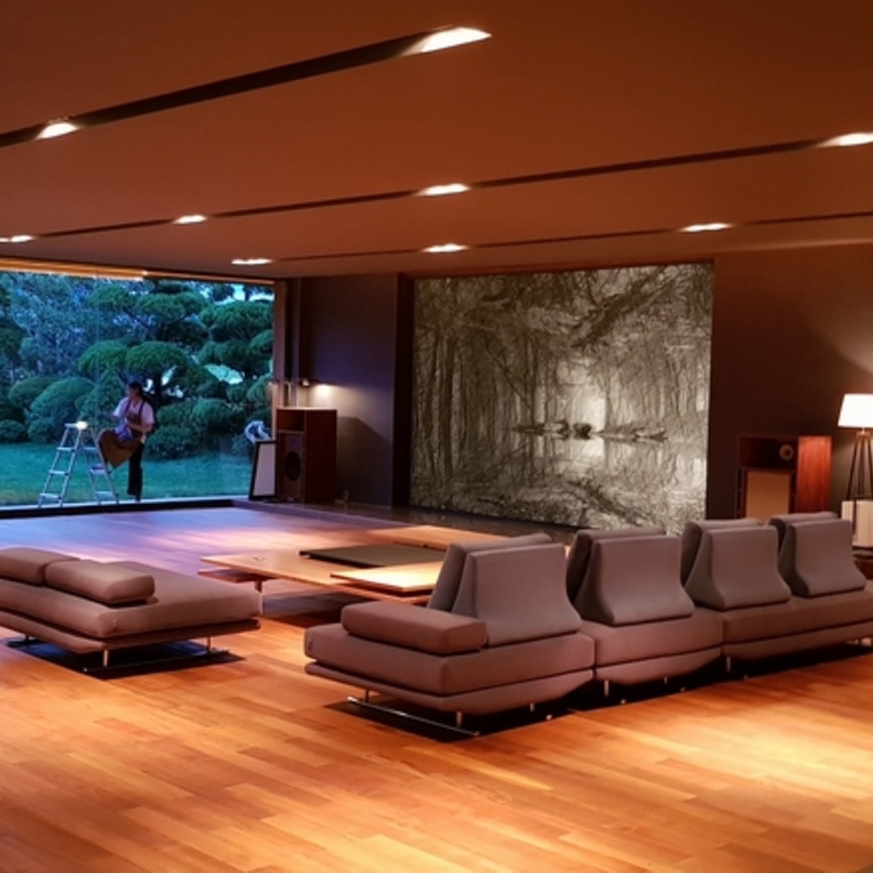  المساحات الواسعة والمريحة في المنزل الشهير من فيلم parasite