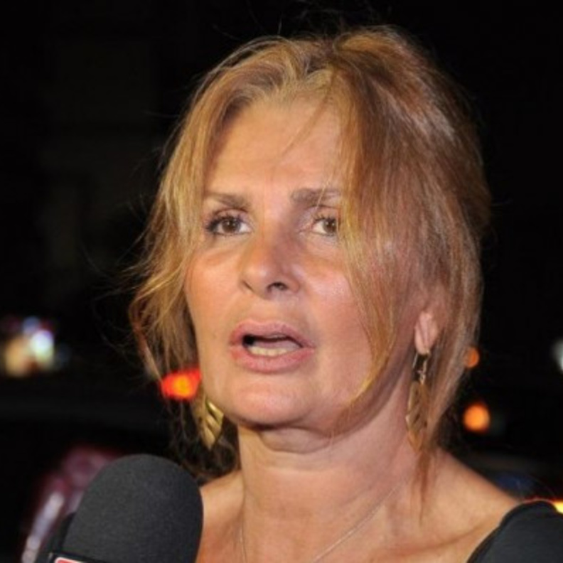 يسرا تنعي صالح كامل 