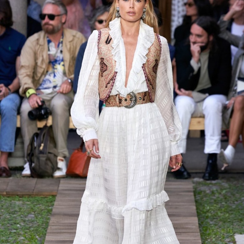 فستان من  etro