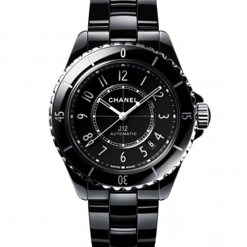 ساعة J12 الأيقونية من CHANEL تبلغ عامها العشرين