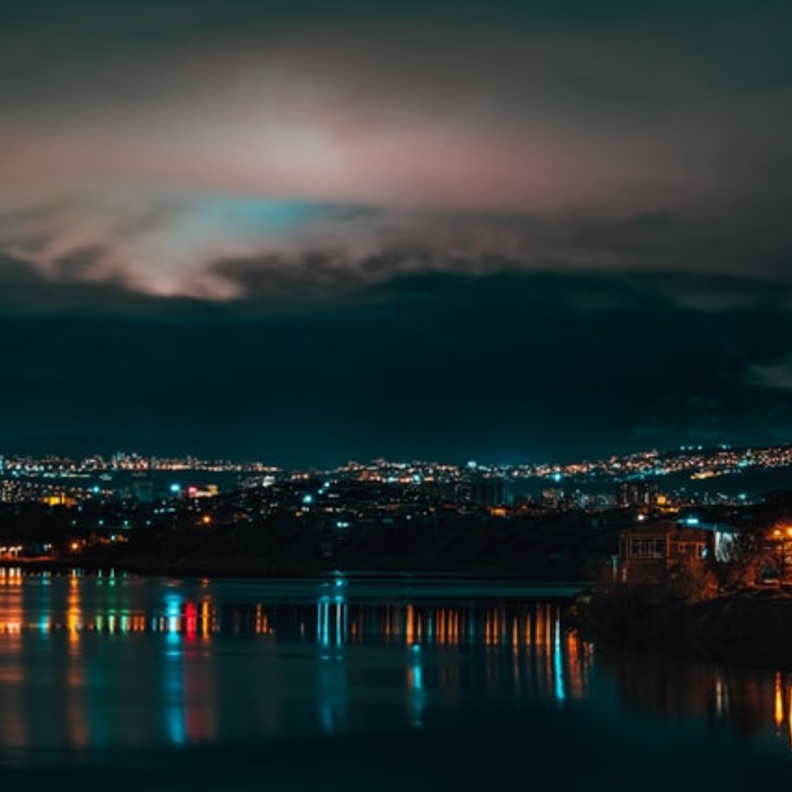 يريفان ليلًا - Levon Vardanyan