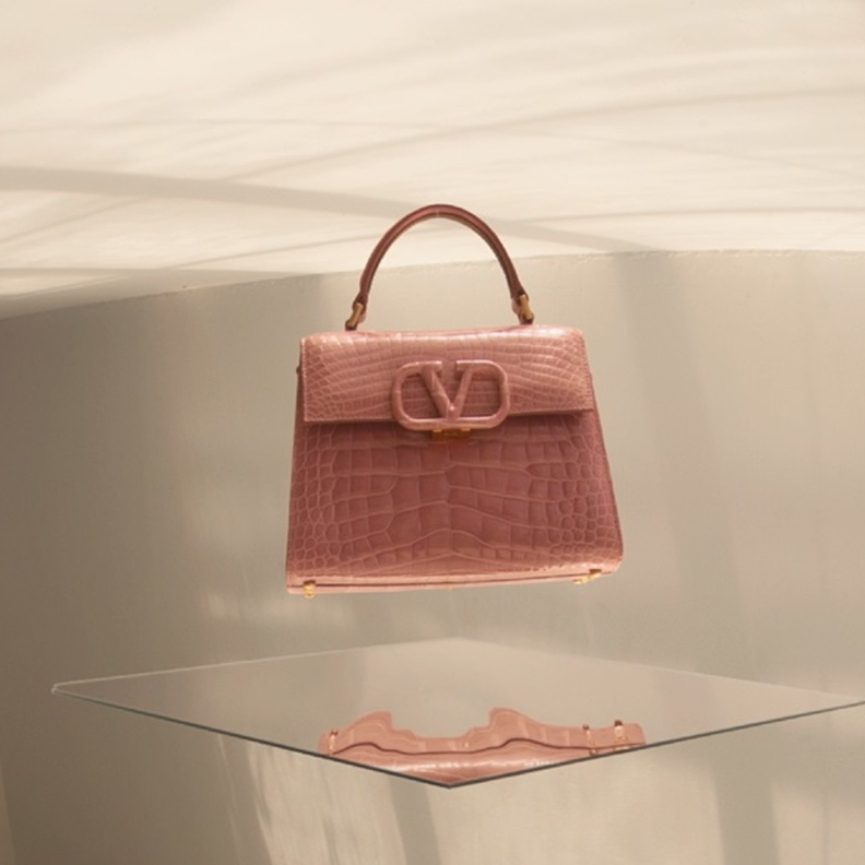 مجموعة أكسسوارات Valentino Garavani بإصدار محدود