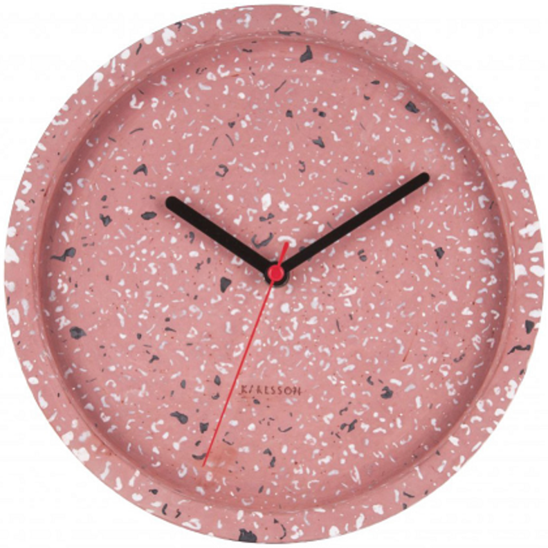 ساعة الحائط توم تيراتزو Tom Terrazzo باللون الوردي من كارلسون Karlsson