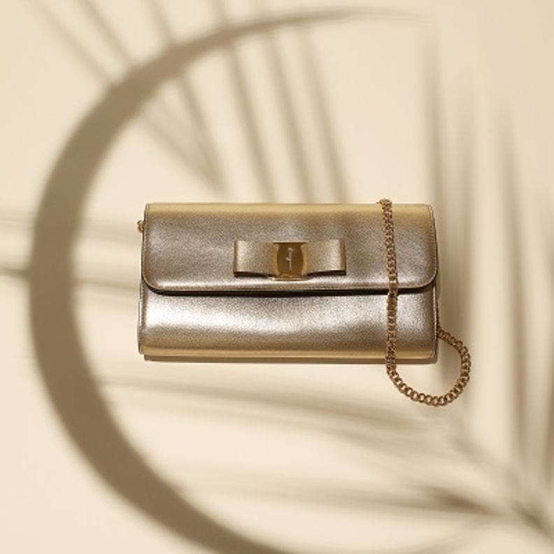 SALVATORE FERREGAMO تطلق إصدارًا محدودًا من الأكسسوارات حصريًا لأسواق دبي