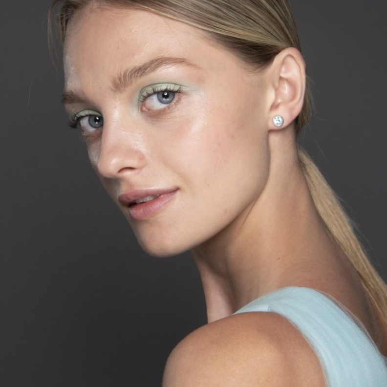 مكياج عيون فاتح بأسلوب alice and olivia