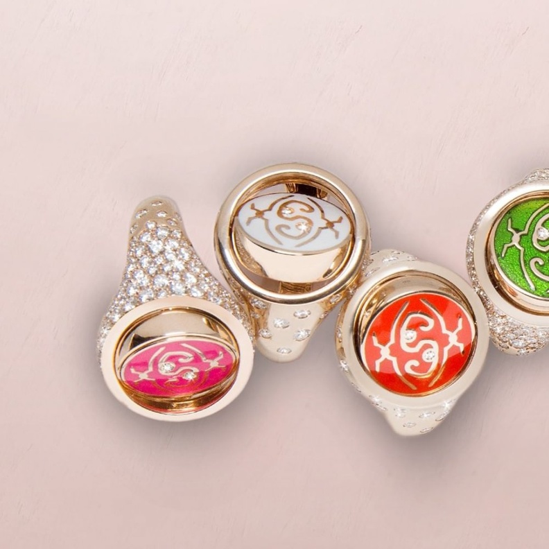 خواتم ذهب ملونة من Intisars