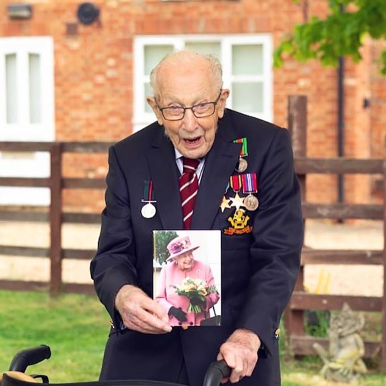 توم مور حديث وسائل الإعلام