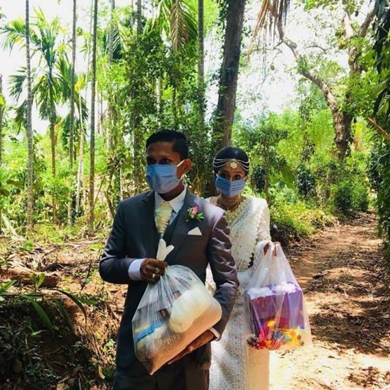 عروسان يلغيان حفل الزفاف لإطعام الفقراء