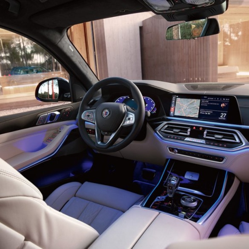 سيارة فاخرة جديدة من بي إم دبليو BMW